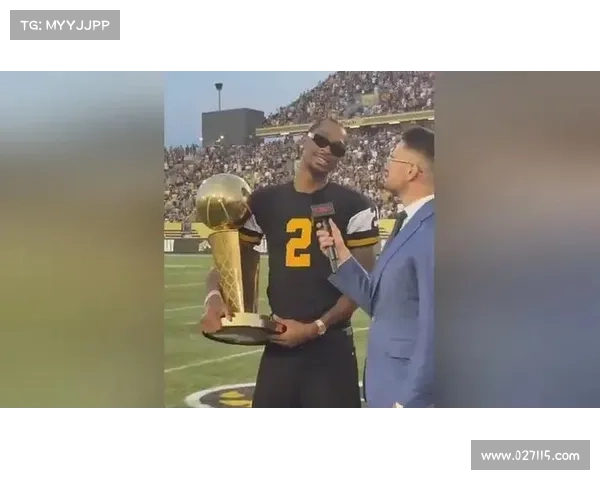 亚历山大携总冠军奖杯回乡举办训练营 杰威等队友捧场助阵